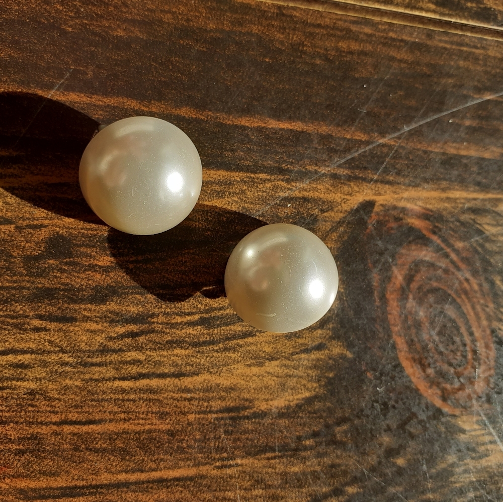 ✨Vintage oversized pearl earrings (clip-on)